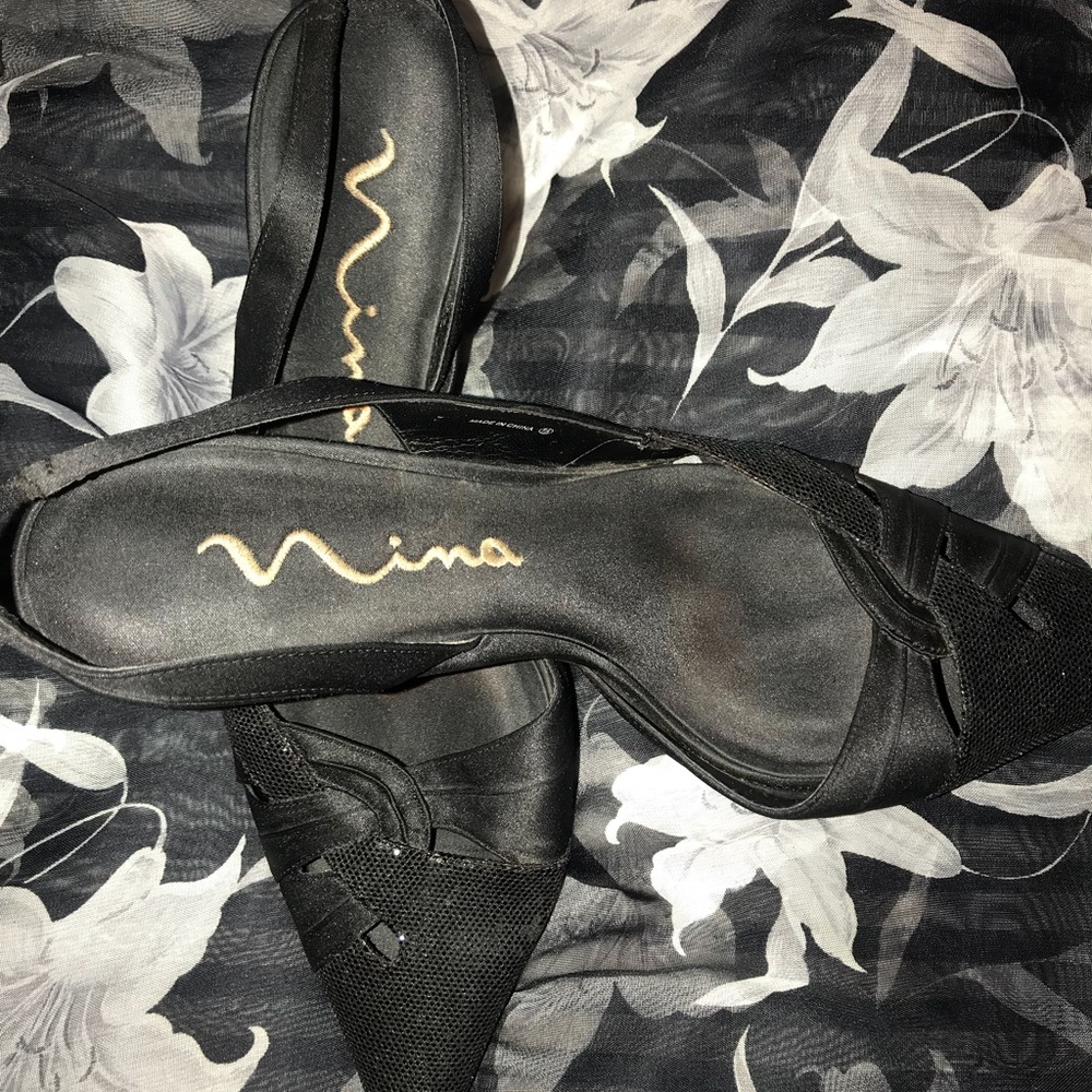 Black sparkly size 9 heel